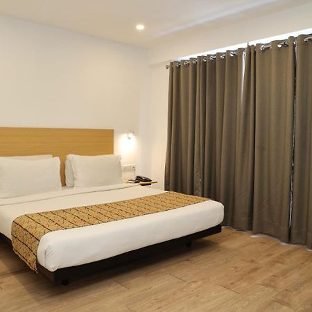 Crayon Hotels Γκαντχιναγκάρ Εξωτερικό φωτογραφία