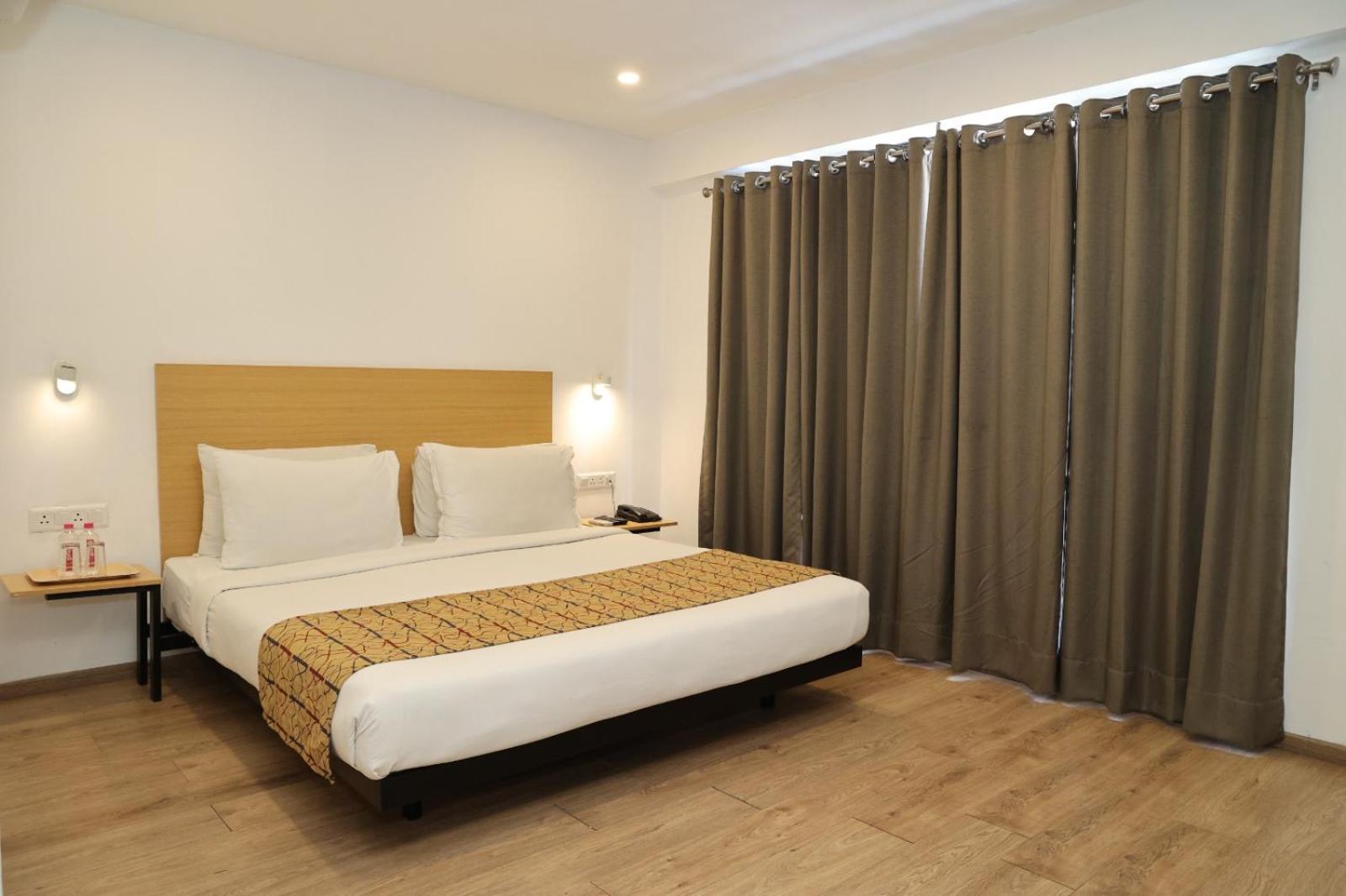 Crayon Hotels Γκαντχιναγκάρ Εξωτερικό φωτογραφία